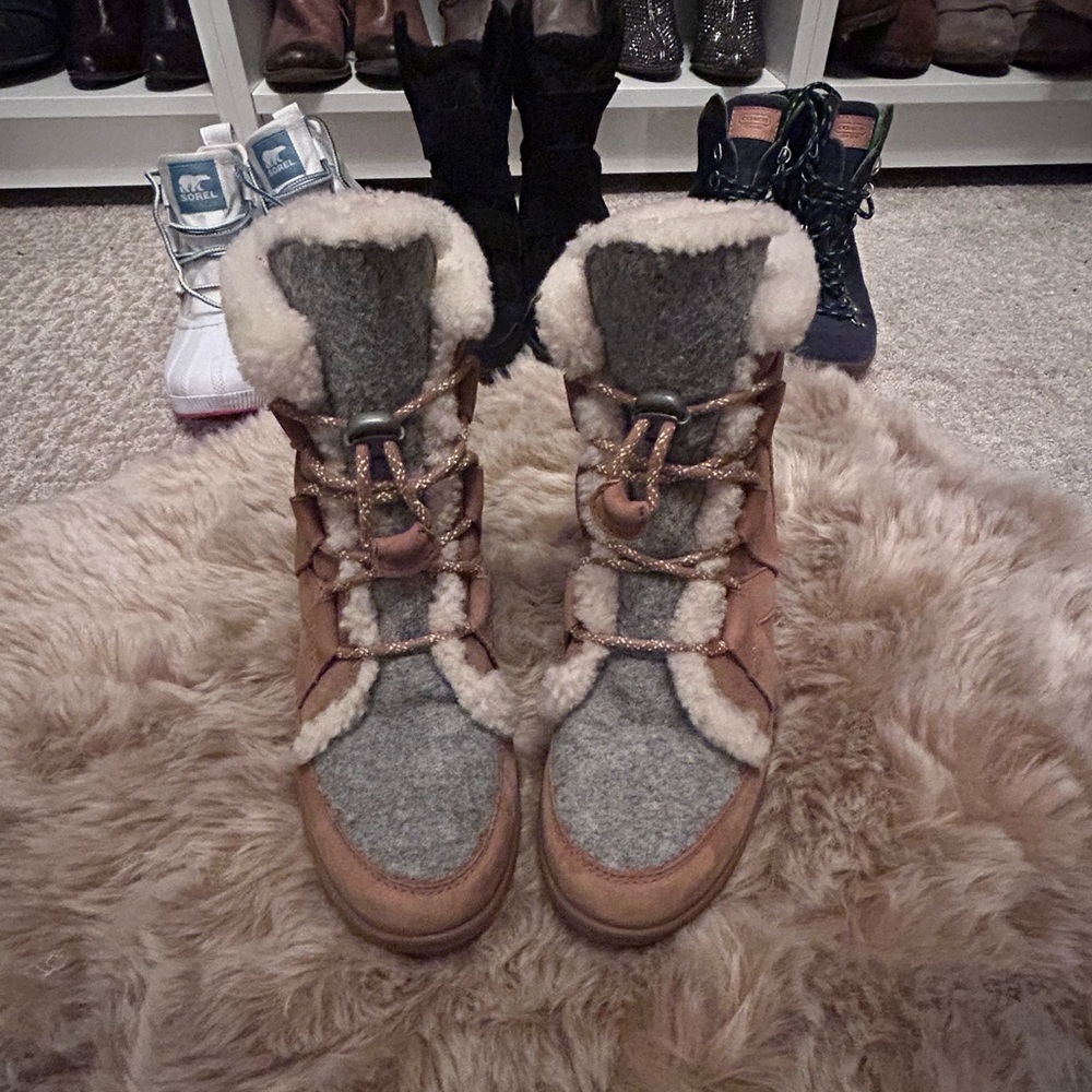 Sorel Women's Tan and Gray Winter Boots